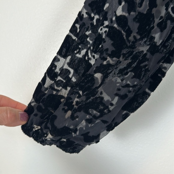 Rock & Republic Black Top Burn Out Velvet Gathered Neck Dark Whimsigoth Y2K M - Picture 3 of 9